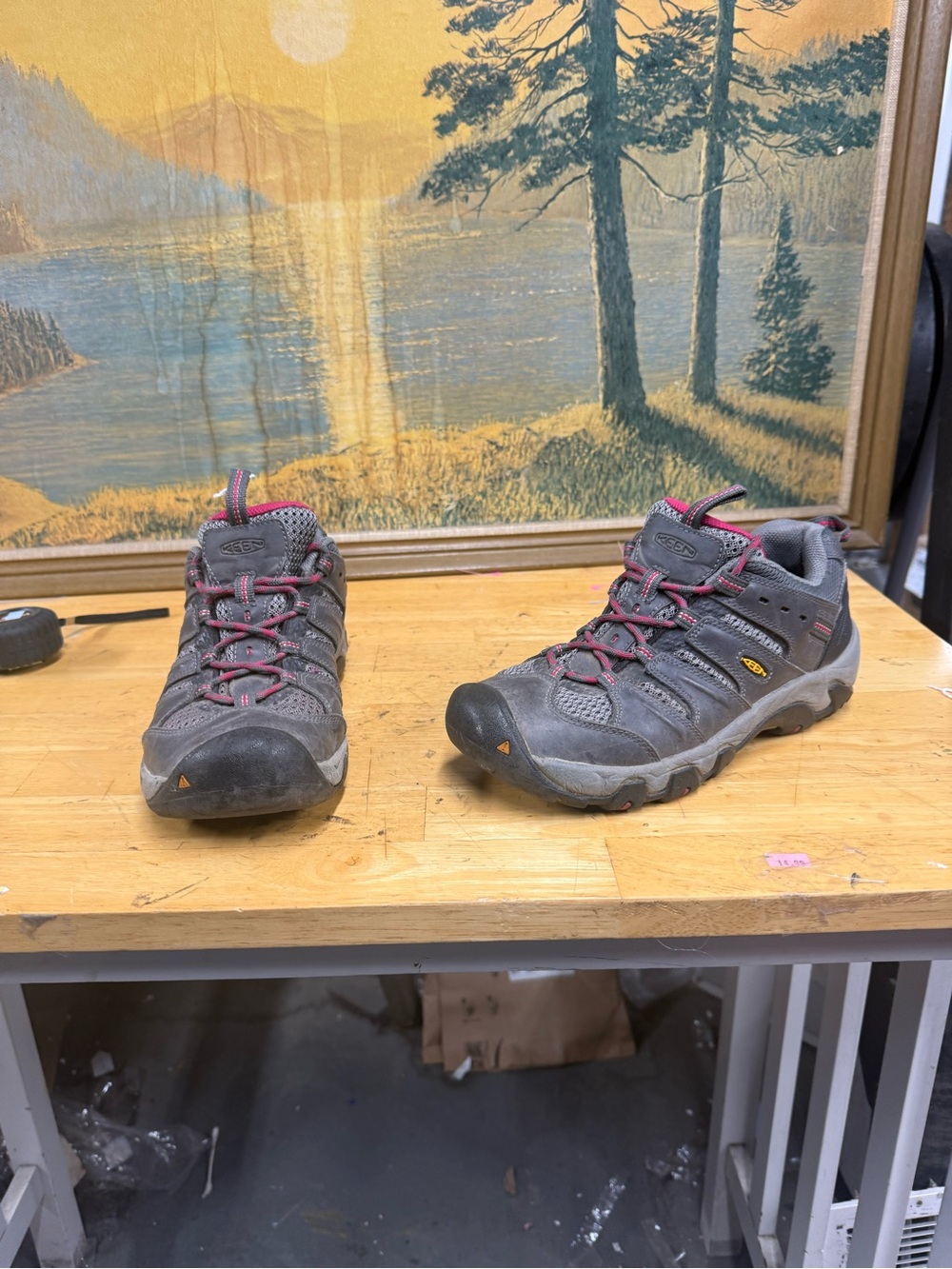KEEN Gray Hiking Shoes with Pink Accents, women’s, size 8